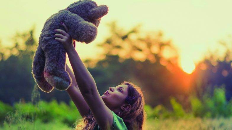 Teddy Day 2019: 'प्रेम म्हणजे प्रेम असते' म्हणत या रंगाचा टेडी प्रिय व्यक्तीला गिफ्ट करा, उत्तर नक्कीच 'हो' मिळेल Teddy Day 2019: 'प्रेम म्हणजे प्रेम असते' म्हणत या रंगाचा टेडी प्रिय व्यक्तीला गिफ्ट करा, उत्तर नक्कीच 'हो' मिळेल