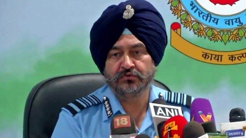 IAF च्या एअर स्ट्राईकवर एअर चीफ मार्शल बीरेंद्र सिंग धनोआ यांचं वक्तव्य; 'किती दहशतवादी मारले यापेक्षा दिलेल्या लक्ष्यांचा वेध घेणं हे आमचं काम' IAF च्या एअर स्ट्राईकवर एअर चीफ मार्शल बीरेंद्र सिंग धनोआ यांचं वक्तव्य; 'किती दहशतवादी मारले यापेक्षा दिलेल्या लक्ष्यांचा वेध घेणं हे आमचं काम'