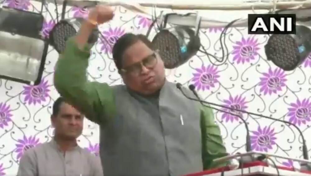 व्हिडिओ: काँग्रेस नेते हरीभाऊ राठोड यांचे पंतप्रधान मोदी यांच्याबद्दल अनुद्गार; सर्जिकल स्ट्राईकमध्ये मुंगीही मेली नसल्याचा दावा व्हिडिओ: काँग्रेस नेते हरीभाऊ राठोड यांचे पंतप्रधान मोदी यांच्याबद्दल अनुद्गार; सर्जिकल स्ट्राईकमध्ये मुंगीही मेली नसल्याचा दावा