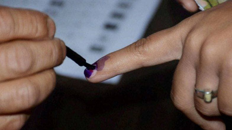 Lok Sabha Election 2019: व्हीव्हीपॅट यंत्र, APP द्वारा तक्रार, मतदार संख्येत वाढ - पहा लोकसभा निवडणूक 2019 ची '8' वैशिष्ट्य काय? Lok Sabha Election 2019: व्हीव्हीपॅट यंत्र, APP द्वारा तक्रार, मतदार संख्येत वाढ - पहा लोकसभा निवडणूक 2019 ची '8' वैशिष्ट्य काय?