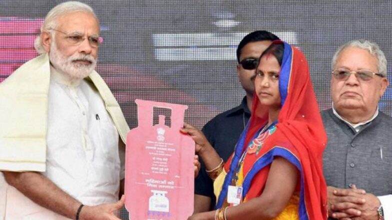 मोदी सरकारकडून चालवल्या जातात महिलांसाठी 'या' 5 खास योजना, घरी बसल्याही सुविधेचा लाभ घेता येणार मोदी सरकारकडून चालवल्या जातात महिलांसाठी 'या' 5 खास योजना, घरी बसल्याही सुविधेचा लाभ घेता येणार
