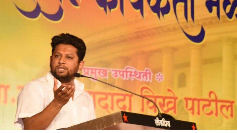 राष्ट्रवादी काँग्रेस पक्षाच्या नेत्याला निधनानंतर श्रद्धांजली वाहण्यासाठी सुजय विखे यांचे फोटोसेशन, नेटकऱ्यांकडून संताप व्यक्त राष्ट्रवादी काँग्रेस पक्षाच्या नेत्याला निधनानंतर श्रद्धांजली वाहण्यासाठी सुजय विखे यांचे फोटोसेशन, नेटकऱ्यांकडून संताप व्यक्त