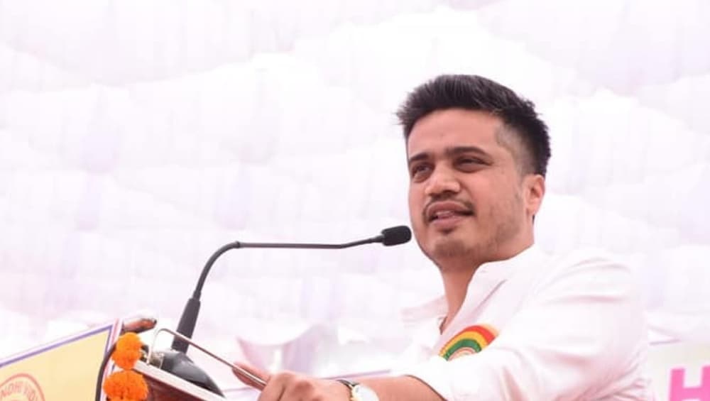 शरद पवार यांनी लोकसभा निवडणुकीवरुन दिलेल्या निर्णयाचा पुर्नविचार करावा: रोहित पवार शरद पवार यांनी लोकसभा निवडणुकीवरुन दिलेल्या निर्णयाचा पुर्नविचार करावा: रोहित पवार