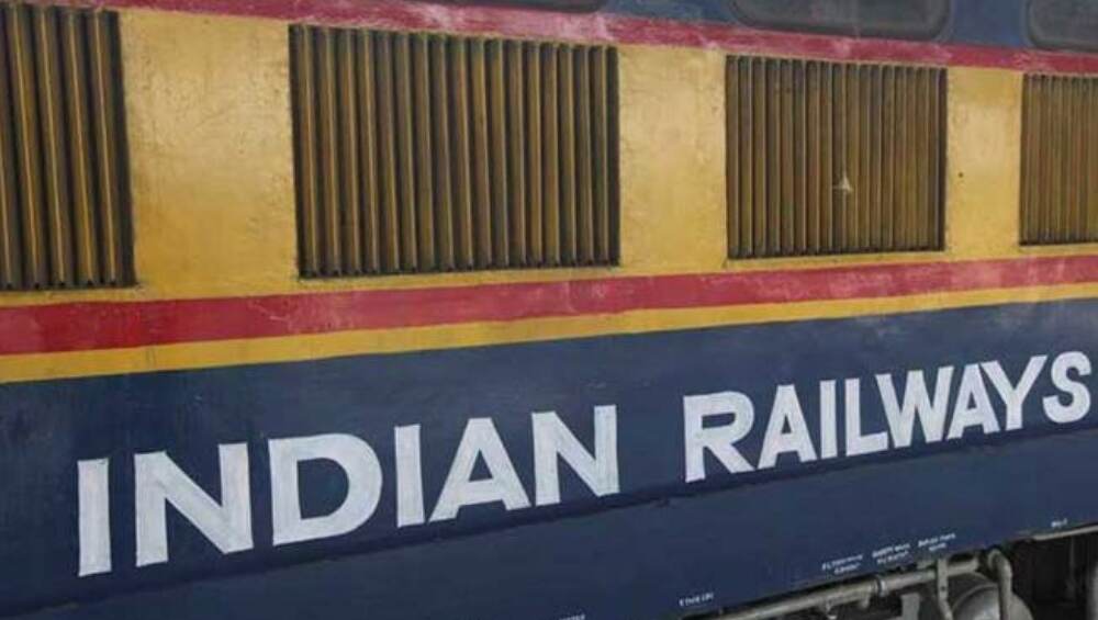 रेल्वेमधील नोकरीसाठी 1 लाख पदे रिक्त, 'या' पद्धतीने प्रवेशासाठी अर्ज करा रेल्वेमधील नोकरीसाठी 1 लाख पदे रिक्त, 'या' पद्धतीने प्रवेशासाठी अर्ज करा
