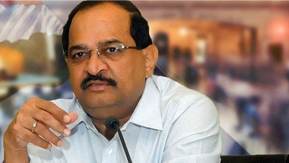 Lok Sabha Election 2019: भाजपाच्या तिकीटावर उभे असलेल्या सुजय विखे पाटीलच्या प्रचारासाठी कॉंग्रेस नेते राधाकृष्ण विखे पाटील उतरले मैदानात Lok Sabha Election 2019: भाजपाच्या तिकीटावर उभे असलेल्या सुजय विखे पाटीलच्या प्रचारासाठी कॉंग्रेस नेते राधाकृष्ण विखे पाटील उतरले मैदानात