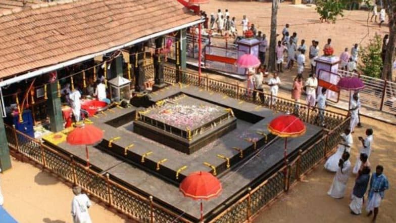 केरळ येथील मंदिरात Rum ने दुर्योधनाची 'या' कारणामुळे पूजा केली जाते केरळ येथील मंदिरात Rum ने दुर्योधनाची 'या' कारणामुळे पूजा केली जाते