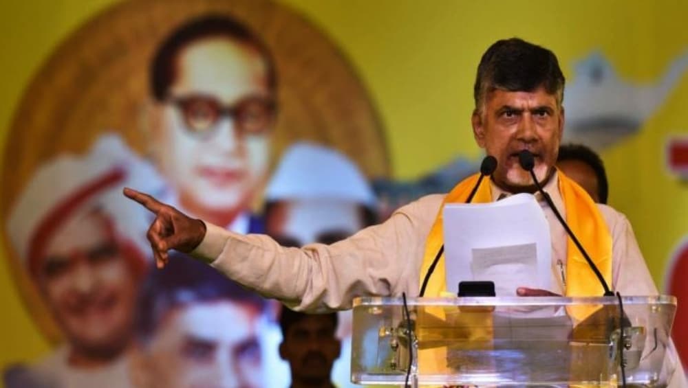 Lok Sabha Elections 2019: जगमोहन रेड्डी म्हणजे तुळशीच्या बागेतील गांजा याचे झाड - चंद्रबाबू नायडू Lok Sabha Elections 2019: जगमोहन रेड्डी म्हणजे तुळशीच्या बागेतील गांजा याचे झाड - चंद्रबाबू नायडू