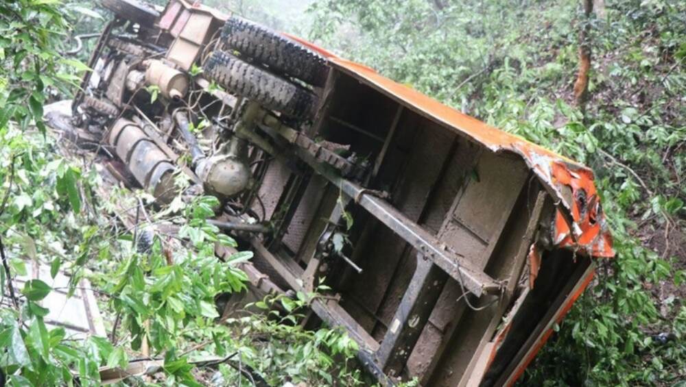 पालघर येथे झालेल्या बस अपघातातील मृतांचा आकडा वाढला, 6 जण मृत्यू तर 45 जखमी पालघर येथे झालेल्या बस अपघातातील मृतांचा आकडा वाढला, 6 जण मृत्यू तर 45 जखमी