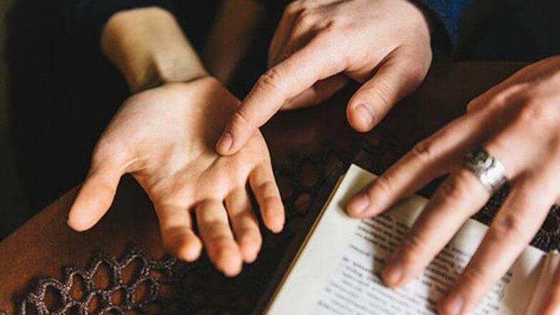 हातावरील V अक्षराचे महत्व काय आहे माहिती आहे का? जाणून घ्या हातावरील V अक्षराचे महत्व काय आहे माहिती आहे का? जाणून घ्या