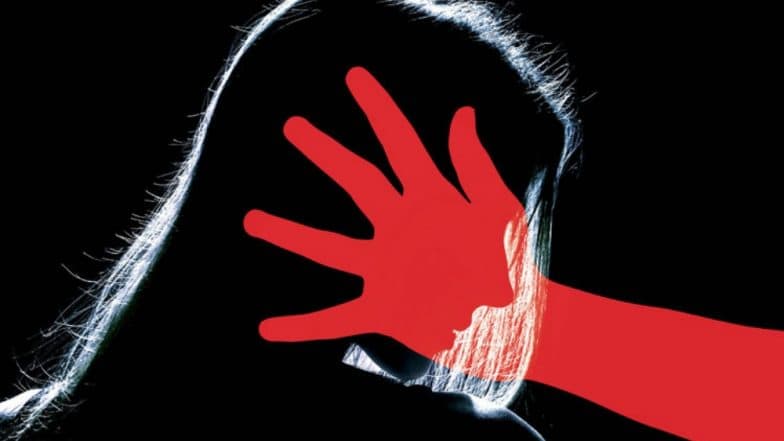 मुंबई: नग्न फोटो दाखवून अल्पवयीन मुलीवर बलात्कार, 21 वर्षीय तरुणाला झाली 20 वर्षांची तुरुंगवासाची शिक्षा मुंबई: नग्न फोटो दाखवून अल्पवयीन मुलीवर बलात्कार, 21 वर्षीय तरुणाला झाली 20 वर्षांची तुरुंगवासाची शिक्षा