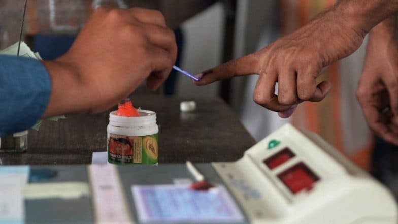 Lok Sabha Elections 2019: लोकसभा निवडणुकीचा निकाल 23 मे ऐवजी सहा दिवसानंतर लावणार? निवडणुक आयोगाची माहिती Lok Sabha Elections 2019: लोकसभा निवडणुकीचा निकाल 23 मे ऐवजी सहा दिवसानंतर लावणार? निवडणुक आयोगाची माहिती