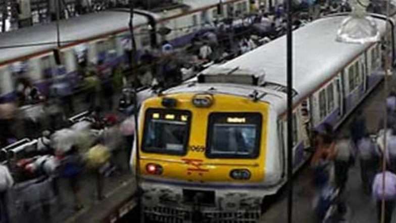 मध्य रेल्वेच्या प्रवाशांसाठी खुशखबर! आता लोकलमध्ये मिळणार Free Wi-Fi मध्य रेल्वेच्या प्रवाशांसाठी खुशखबर! आता लोकलमध्ये मिळणार Free Wi-Fi