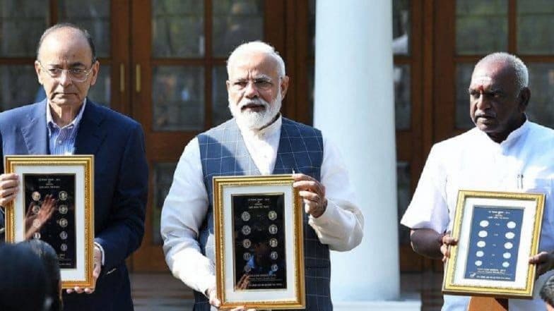 लवकरच चलनात येणार पंतप्रधान नरेंद्र मोदी यांनी जारी केलेली 1, 2, 5, 10 आणि 20 रुपयांची नवी नाणी लवकरच चलनात येणार पंतप्रधान नरेंद्र मोदी यांनी जारी केलेली 1, 2, 5, 10 आणि 20 रुपयांची नवी नाणी