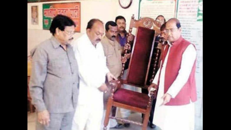 पुन्हा एकदा त्या 'लकी खुर्ची'ची चर्चा; नरेंद्र मोदी या खुर्चीवर बसल्यास विजय पक्का, BJP नेत्यांचा समज पुन्हा एकदा त्या 'लकी खुर्ची'ची चर्चा; नरेंद्र मोदी या खुर्चीवर बसल्यास विजय पक्का, BJP नेत्यांचा समज