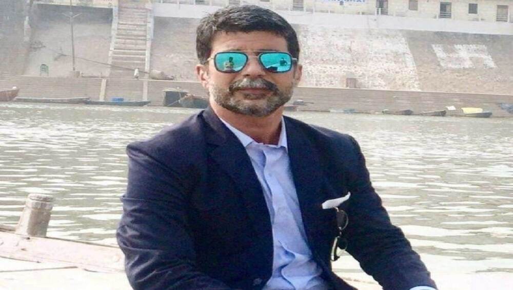 न्यायालयातून जेलमध्ये परतत असताना पोलिसांना दारू पार्टी देऊन कुख्यात गुंड पसार न्यायालयातून जेलमध्ये परतत असताना पोलिसांना दारू पार्टी देऊन कुख्यात गुंड पसार