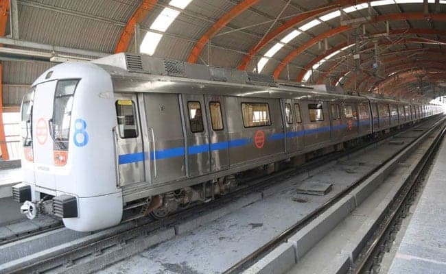 पंतप्रधान नरेंद्र मोदी यांच्या हस्ते दिल्ली मेट्रोच्या 6 किमी ब्लू लाईनचे आज उद्घाटन होणार पंतप्रधान नरेंद्र मोदी यांच्या हस्ते दिल्ली मेट्रोच्या 6 किमी ब्लू लाईनचे आज उद्घाटन होणार