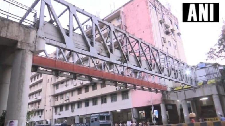 CSMT Bridge Collapse: म्हणून CSMT जवळील कोसळलेला तो पूल 'कसाब ब्रिज' म्हणून ओळखला जातो! CSMT Bridge Collapse: म्हणून CSMT जवळील कोसळलेला तो पूल 'कसाब ब्रिज' म्हणून ओळखला जातो!