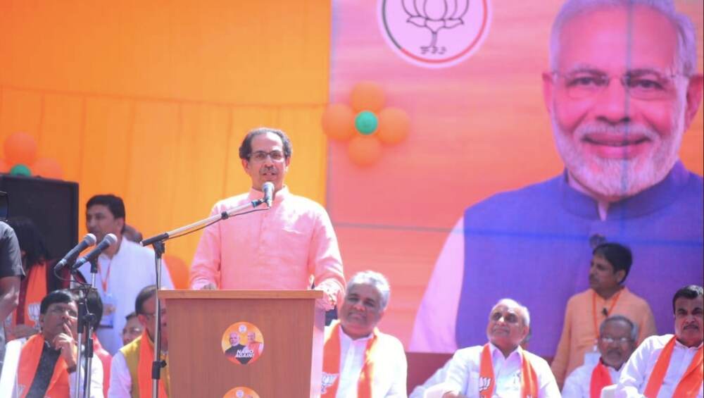 Lok Sabha Elections 2019: पाठीत खंजीर खुपसणं हे आमचे संस्कार नाही, अमित शहा यांना पाठिंबा देण्यासाठी आलोय: उद्धव ठाकरे Lok Sabha Elections 2019: पाठीत खंजीर खुपसणं हे आमचे संस्कार नाही, अमित शहा यांना पाठिंबा देण्यासाठी आलोय: उद्धव ठाकरे
