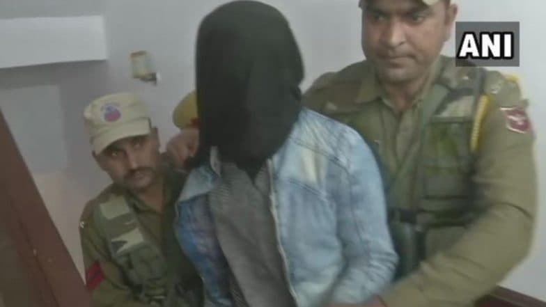 Jammu Blast: जम्मू सिटी बसस्टॅन्ड परिसरात ग्रेनेड हल्ला प्रकरणात 'यासिर भट्ट'ला अटक, गुन्ह्याची कबुली दिल्याची जम्मू काश्मिर पोलिसांची माहिती Jammu Blast: जम्मू सिटी बसस्टॅन्ड परिसरात ग्रेनेड हल्ला प्रकरणात 'यासिर भट्ट'ला अटक, गुन्ह्याची कबुली दिल्याची जम्मू काश्मिर पोलिसांची माहिती