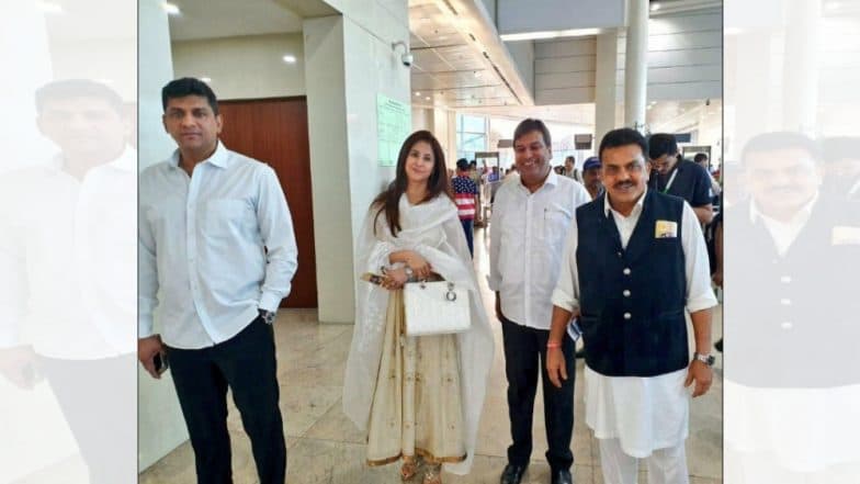 Lok Sabha Elections 2019: काँग्रेस पक्षप्रवेशासाठी 'रंगिला गर्ल' उर्मिला मातोंडकर दिल्लीत दाखल (Photo) Lok Sabha Elections 2019: काँग्रेस पक्षप्रवेशासाठी 'रंगिला गर्ल' उर्मिला मातोंडकर दिल्लीत दाखल (Photo)
