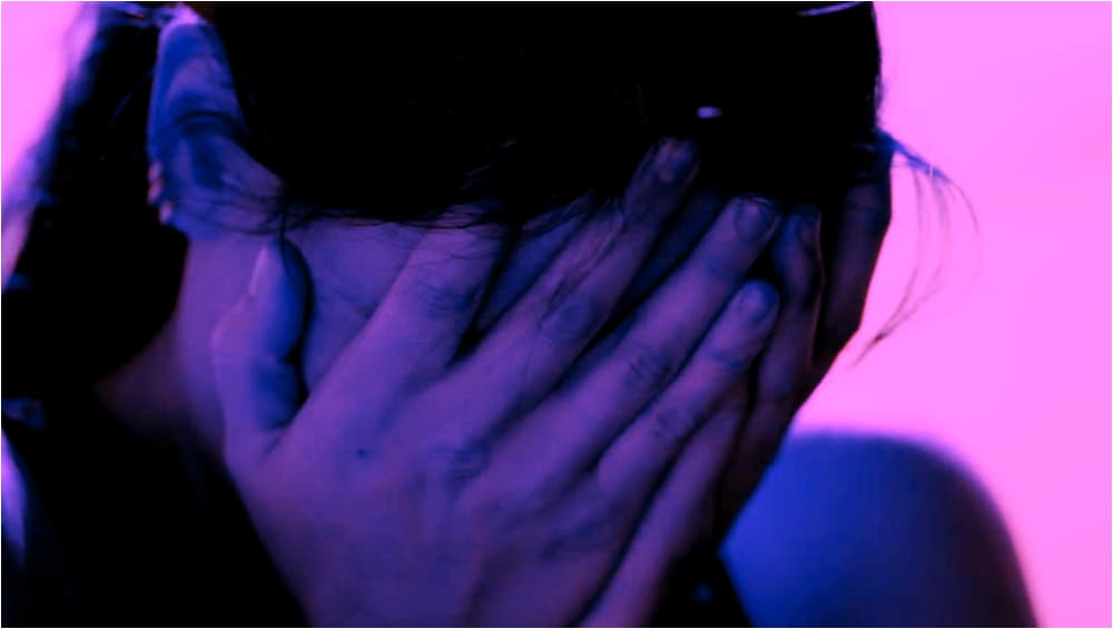 प्रेयसीचा अबोला; प्रियकराकडून तिच्या नाकाचा कडकडून चावा प्रेयसीचा अबोला; प्रियकराकडून तिच्या नाकाचा कडकडून चावा