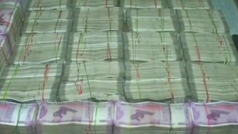 लोकसभा निवडणुकांच्या पार्श्वभूमीवर निवडणूक आयोगाकडून 1551 कोटी रुपयांचा माल ताब्यात; महाराष्ट्रातून सर्वाधिक अवैध दारू जप्त लोकसभा निवडणुकांच्या पार्श्वभूमीवर निवडणूक आयोगाकडून 1551 कोटी रुपयांचा माल ताब्यात; महाराष्ट्रातून सर्वाधिक अवैध दारू जप्त