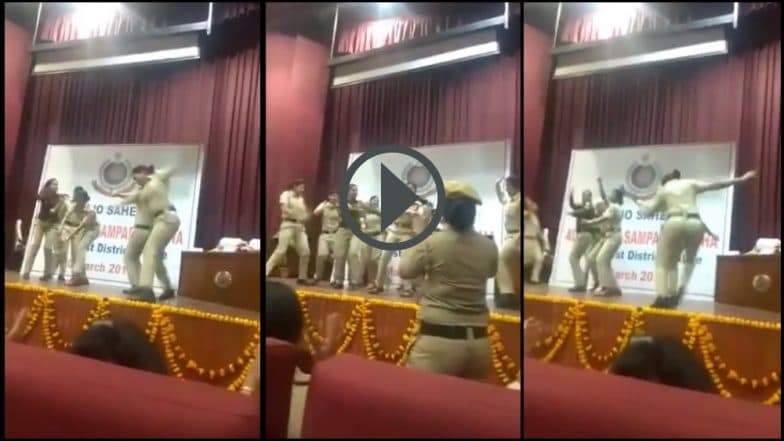 Video: सपना चौधरी हिच्या गाण्यावर IPS अधिकारी डान्स करु लागताच महिला पोलिसही थिरकले Video: सपना चौधरी हिच्या गाण्यावर IPS अधिकारी डान्स करु लागताच महिला पोलिसही थिरकले