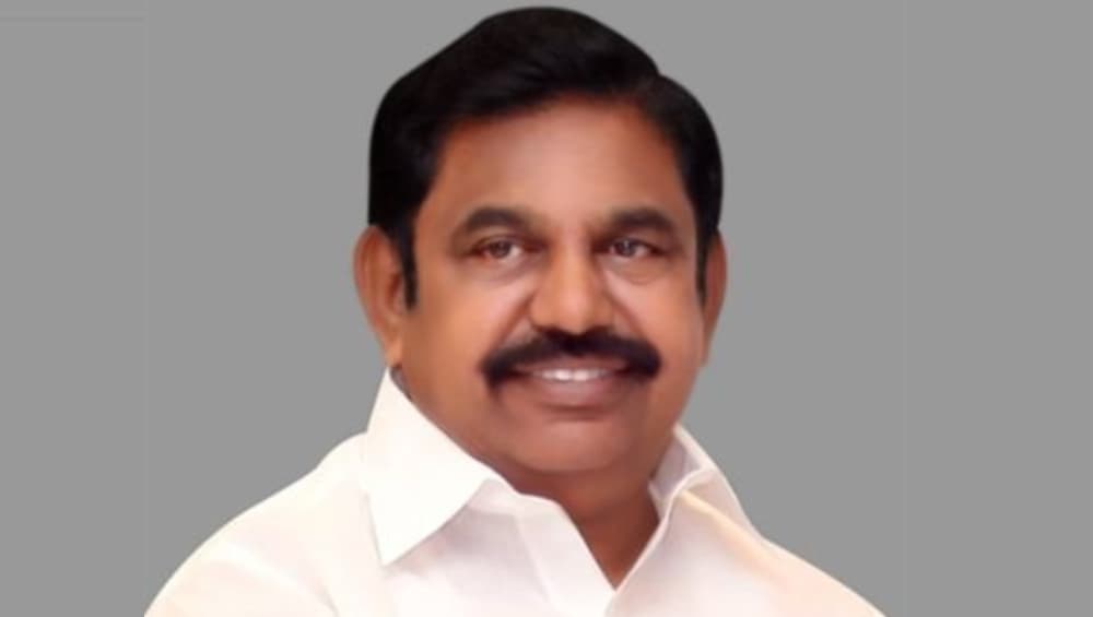 तमिळनाडू मुख्यमंत्री Edappadi K. Palaniswami यांच्यावर चप्पल फेकली; लोकसभा निवडणूक प्रचार करताना घडली घटना तमिळनाडू मुख्यमंत्री Edappadi K. Palaniswami यांच्यावर चप्पल फेकली; लोकसभा निवडणूक प्रचार करताना घडली घटना