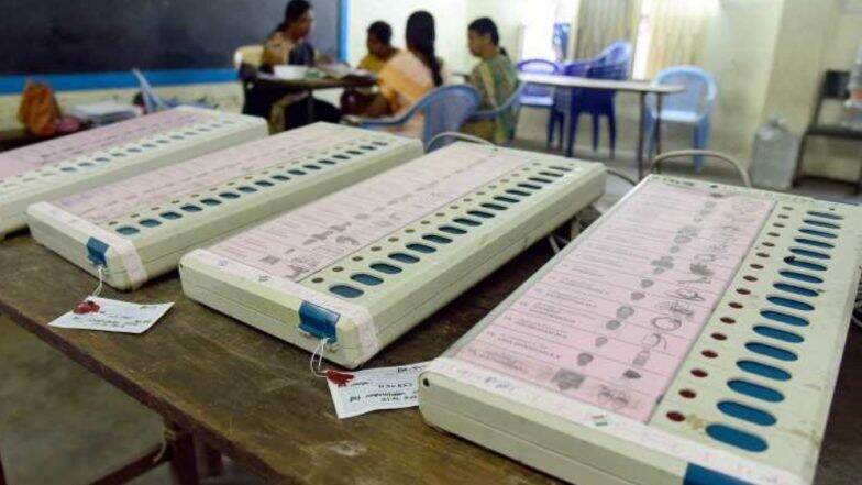 EVM मशीनमध्ये घोटाळा? तुमचे मत जर दुसऱ्या पक्षाला गेले, तर ताबडतोब करा या गोष्टी EVM मशीनमध्ये घोटाळा? तुमचे मत जर दुसऱ्या पक्षाला गेले, तर ताबडतोब करा या गोष्टी