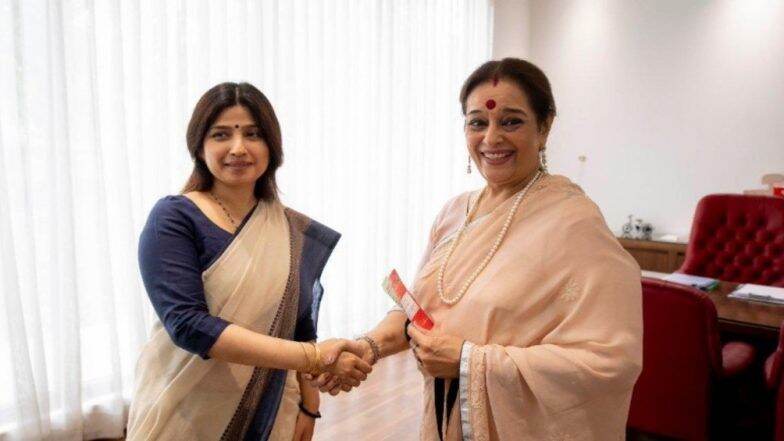 काँग्रेस नेते शत्रुघ्न सिन्हा यांच्या पत्नी पूनम सिन्हा यांचा समाजवादी पक्षात प्रवेश; लखनऊ येथे राजनाथ सिंह यांच्या विरोधात निवडणूक लढवण्याची शक्यता काँग्रेस नेते शत्रुघ्न सिन्हा यांच्या पत्नी पूनम सिन्हा यांचा समाजवादी पक्षात प्रवेश; लखनऊ येथे राजनाथ सिंह यांच्या विरोधात निवडणूक लढवण्याची शक्यता