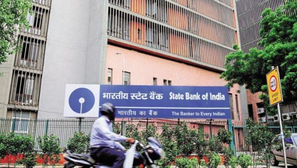 SBI ने ग्राहकांना केलं सतर्क; इनकम टॅक्स रिफंड च्या नावाखाली 'या' SMS पासून दूर राहण्याचे आवाहन SBI ने ग्राहकांना केलं सतर्क; इनकम टॅक्स रिफंड च्या नावाखाली 'या' SMS पासून दूर राहण्याचे आवाहन