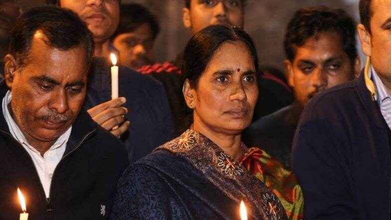 मुलीच्या हत्येप्रकरणी अद्याप न्याय मिळाला नसल्याने निर्भयाचे आई-वडील यंदा मतदान करणार नाही मुलीच्या हत्येप्रकरणी अद्याप न्याय मिळाला नसल्याने निर्भयाचे आई-वडील यंदा मतदान करणार नाही