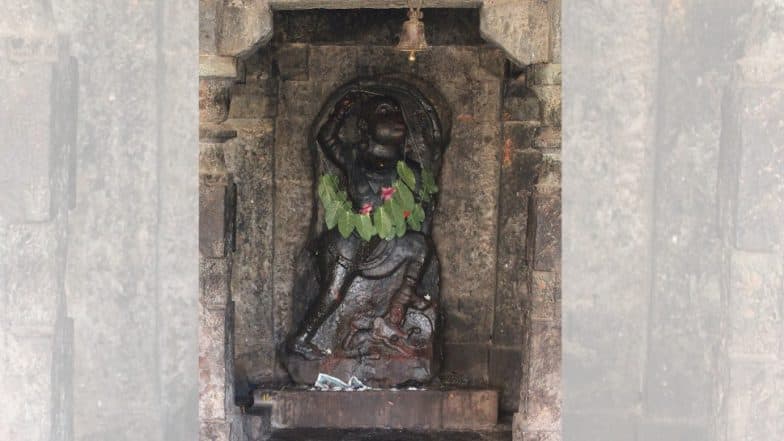 Hanuman Jayanti 2019: महाराष्ट्रात प्रसिद्ध आहेत ही 11 मारुती मंदिरं Hanuman Jayanti 2019: महाराष्ट्रात प्रसिद्ध आहेत ही 11 मारुती मंदिरं