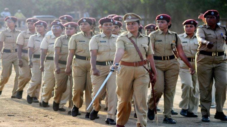 मुंबई: Smart Maitrin प्रोजेक्ट अंतर्गत महिला पोलिस अधिकार्यांसाठी खास सॅनिटरी पॅड वेंडींग मशीन्सची सोय मुंबई: Smart Maitrin प्रोजेक्ट अंतर्गत महिला पोलिस अधिकार्यांसाठी खास सॅनिटरी पॅड वेंडींग मशीन्सची सोय