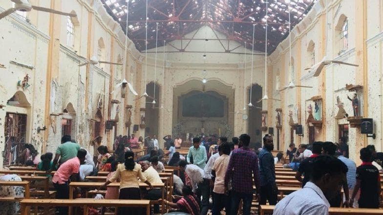 ईस्टर सणाच्या दिवशी श्रीलंकेमध्ये साखळी बॉम्बस्फोट; चर्च, हॉटेलमध्ये झालेल्या स्फोटात 99 जणांचा मृत्यू, तर 260 जखमी ईस्टर सणाच्या दिवशी श्रीलंकेमध्ये साखळी बॉम्बस्फोट; चर्च, हॉटेलमध्ये झालेल्या स्फोटात 99 जणांचा मृत्यू, तर 260 जखमी