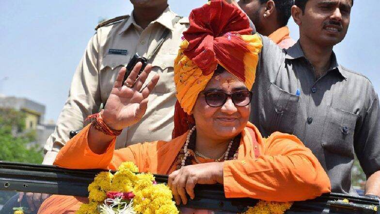 साध्वी प्रज्ञा सिंग ठाकूर यांच्या वादग्रस्त विधानावर BJP ची प्रतिक्रिया: हेमंत करकरे ‘शहीद’, साध्वींचं वक्तव्य हे त्यांचे वैयक्तिक मत साध्वी प्रज्ञा सिंग ठाकूर यांच्या वादग्रस्त विधानावर BJP ची प्रतिक्रिया: हेमंत करकरे ‘शहीद’, साध्वींचं वक्तव्य हे त्यांचे वैयक्तिक मत
