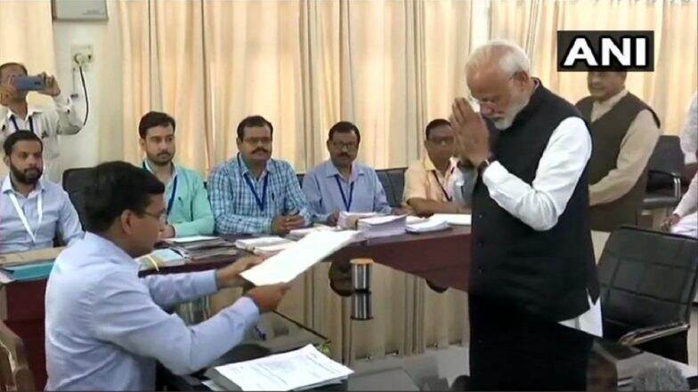 Loksabha Elections 2019: काळभैरवाच्या पूजेनंतर पंतप्रधान नरेंद्र मोदी यांचा वाराणसी येथून उमेदवारी अर्ज दाखल Loksabha Elections 2019: काळभैरवाच्या पूजेनंतर पंतप्रधान नरेंद्र मोदी यांचा वाराणसी येथून उमेदवारी अर्ज दाखल