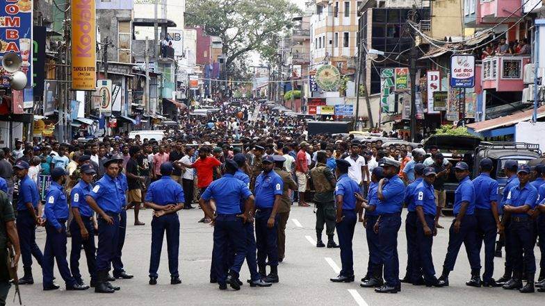 Sri Lanka Blast: आज रात्रीपासून देशात आणीबाणी लागू; स्फोटात JDS च्या दोन सदस्यांचा मृत्यू तर 5 जण बेपत्ता Sri Lanka Blast: आज रात्रीपासून देशात आणीबाणी लागू; स्फोटात JDS च्या दोन सदस्यांचा मृत्यू तर 5 जण बेपत्ता