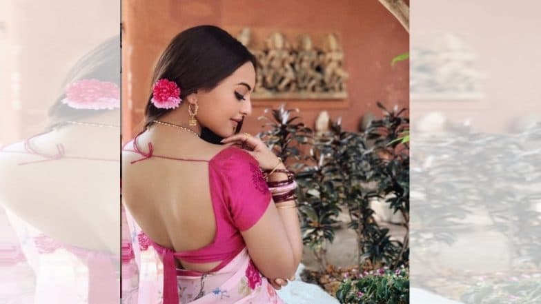 'दबंग 3' मधील सोनाक्षी सिन्हा हिचा लूक आऊट; पहा रज्जोची खास झलक (Photo) 'दबंग 3' मधील सोनाक्षी सिन्हा हिचा लूक आऊट; पहा रज्जोची खास झलक (Photo)