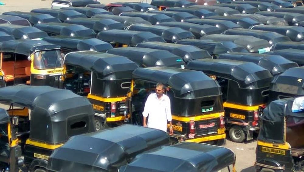 मुंबई: भाडे नाकारणाऱ्या 918 रिक्षाचालकांचे परवाने रद्द, आता देशात कुठेही चालवू शकणार नाही सार्वजनिक वाहन मुंबई: भाडे नाकारणाऱ्या 918 रिक्षाचालकांचे परवाने रद्द, आता देशात कुठेही चालवू शकणार नाही सार्वजनिक वाहन