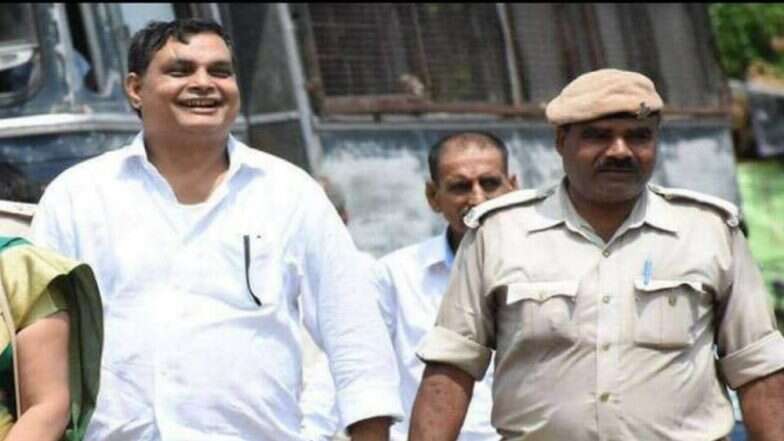 धक्कादायक! मुझफ्फरपूर बलात्कार प्रकरणाला नवे वळण; आश्रमशाळेच्या संचालकाने केली 11 मुलींची हत्या धक्कादायक! मुझफ्फरपूर बलात्कार प्रकरणाला नवे वळण; आश्रमशाळेच्या संचालकाने केली 11 मुलींची हत्या