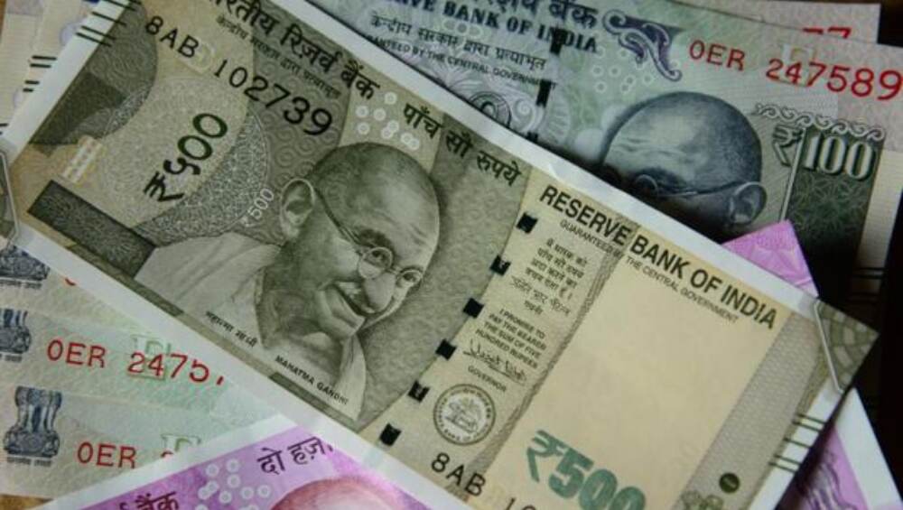 500 रुपयांच्या नोटांचे पडतायत तुकडे, सांगली जिल्ह्यातील विटा येथील प्रकार 500 रुपयांच्या नोटांचे पडतायत तुकडे, सांगली जिल्ह्यातील विटा येथील प्रकार