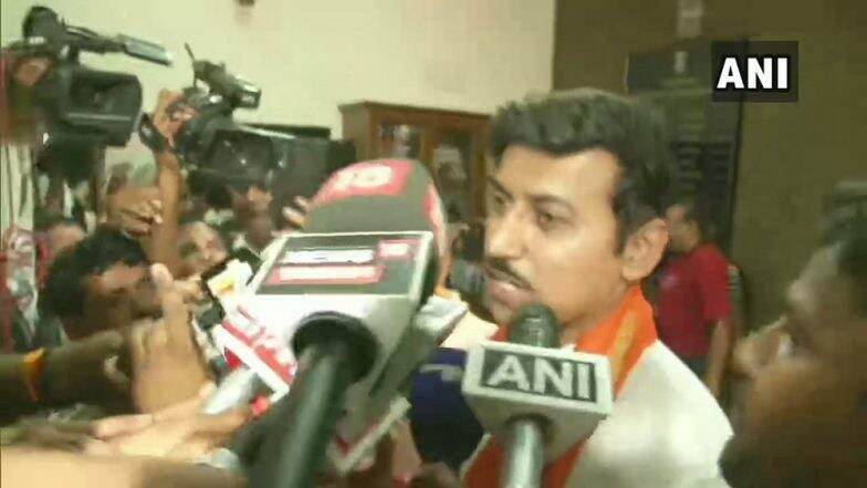 जयपूर: थानागाजी Gang-Rape प्रकरणात भाजप आक्रमक, केंद्रीय राज्यमंत्र राज्यवर्धन सिंह राठोड यांचे जिल्हाधिकारी कार्यालयासमोर धरणे आंदोलन जयपूर: थानागाजी Gang-Rape प्रकरणात भाजप आक्रमक, केंद्रीय राज्यमंत्र राज्यवर्धन सिंह राठोड यांचे जिल्हाधिकारी कार्यालयासमोर धरणे आंदोलन
