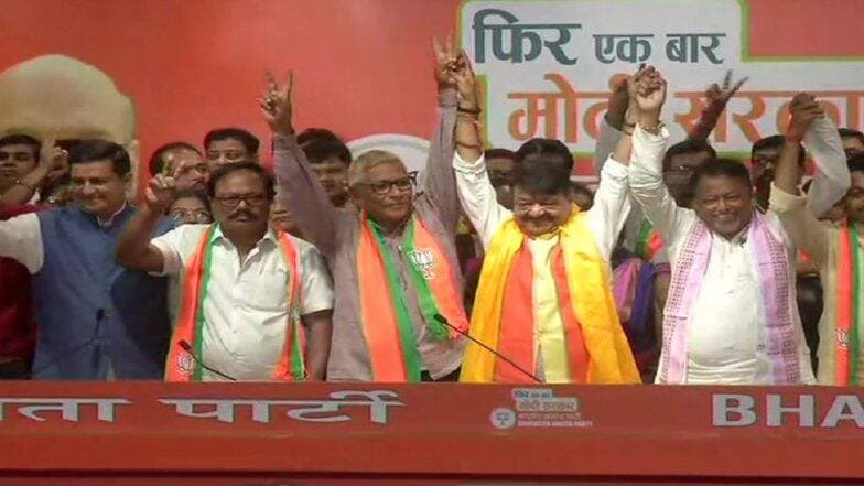 पश्चिम बंगालमध्ये ममता दीदींना मोठा धक्का; तीन आमदारांसह, 60 नगरसेवकांचा भाजप पक्षात प्रवेश पश्चिम बंगालमध्ये ममता दीदींना मोठा धक्का; तीन आमदारांसह, 60 नगरसेवकांचा भाजप पक्षात प्रवेश