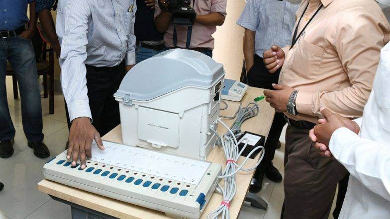 महाराष्ट्र विधानसभा निवडणूक 2019: काँग्रेस कडून निवडणूक आयोगाकडे राज्यात EVM मशीन बिघडल्याच्या 65 तक्रारी दाखल महाराष्ट्र विधानसभा निवडणूक 2019: काँग्रेस कडून निवडणूक आयोगाकडे राज्यात EVM मशीन बिघडल्याच्या 65 तक्रारी दाखल