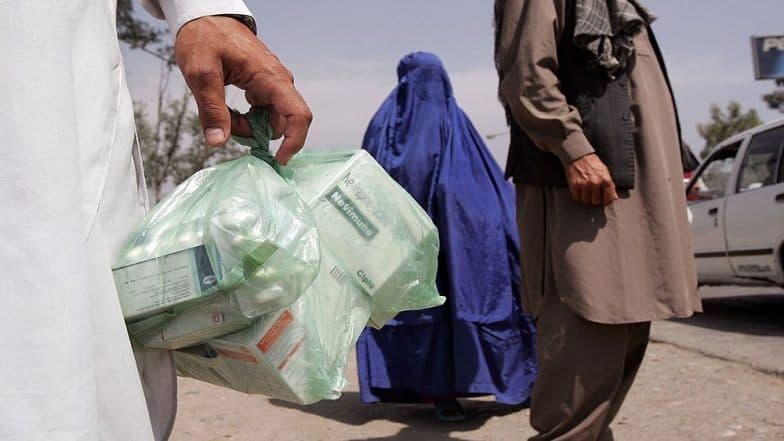 Pakistan HIV Outbreak: पाकिस्तान मधील सिंध येथे 500 हून अधिक लोकांना AIDS चे निदान Pakistan HIV Outbreak: पाकिस्तान मधील सिंध येथे 500 हून अधिक लोकांना AIDS चे निदान
