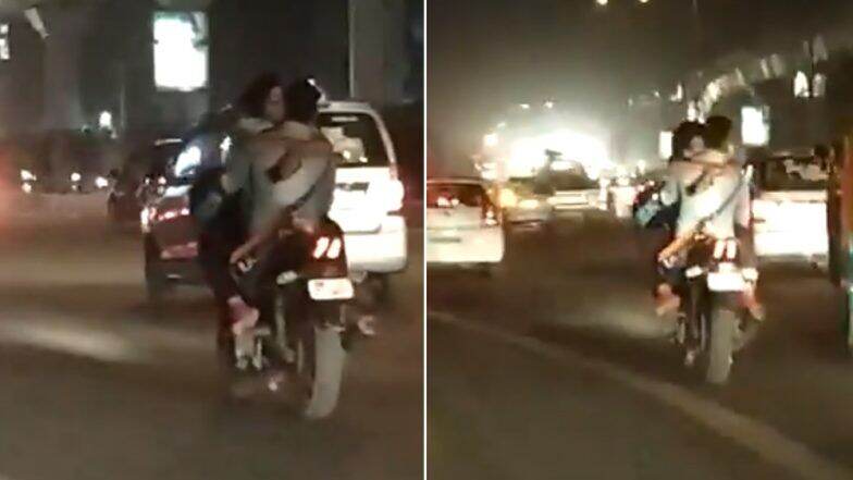दिल्ली: चालत्या बाईकवर अश्लील चाळे करताना कपल कॅमेऱ्यात कैद; IPS अधिकाऱ्याने शेअर केला व्हिडिओ (Viral Video) दिल्ली: चालत्या बाईकवर अश्लील चाळे करताना कपल कॅमेऱ्यात कैद; IPS अधिकाऱ्याने शेअर केला व्हिडिओ (Viral Video)