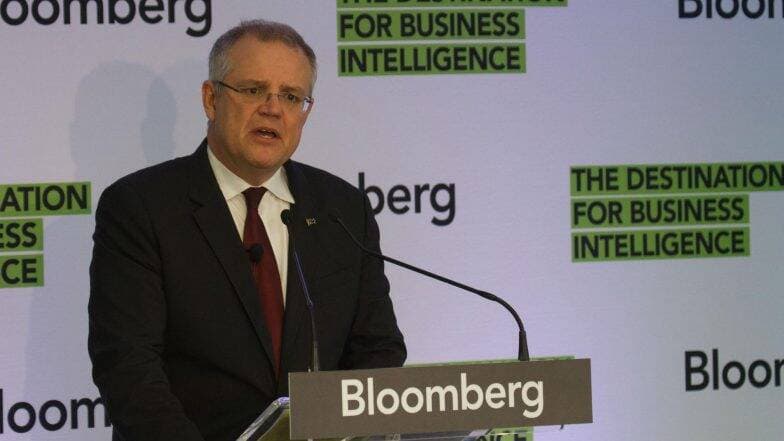 ऑस्ट्रेलियन पंतप्रधान Scott Morrison यांच्यावर फेकले अंडे,महिलेला अटक (Watch Video) ऑस्ट्रेलियन पंतप्रधान Scott Morrison यांच्यावर फेकले अंडे,महिलेला अटक (Watch Video)