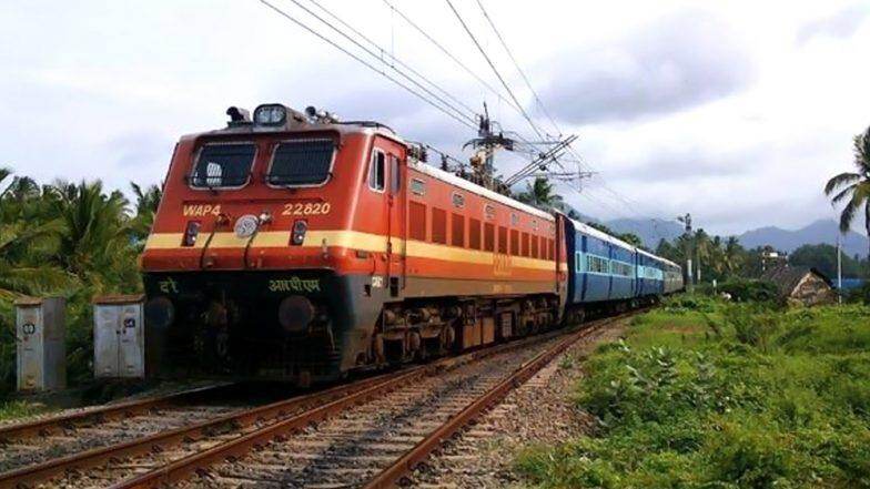 RRB Recruitment 2019: दक्षिण मध्य रेल्वेत नोकर भरती, 10 वी पास उमेदवार करु शकतात अर्ज RRB Recruitment 2019: दक्षिण मध्य रेल्वेत नोकर भरती, 10 वी पास उमेदवार करु शकतात अर्ज