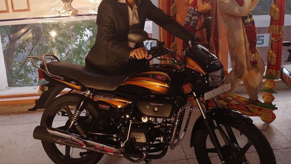 हिरोची बेस्ट सेलर बाईक Splendor ने पूर्ण केली 25 वर्षे; कंपनीने सादर केले नवे अपग्रेटेड मॉडेल, जाणून घ्या किंमत आणि फीचर्स हिरोची बेस्ट सेलर बाईक Splendor ने पूर्ण केली 25 वर्षे; कंपनीने सादर केले नवे अपग्रेटेड मॉडेल, जाणून घ्या किंमत आणि फीचर्स
